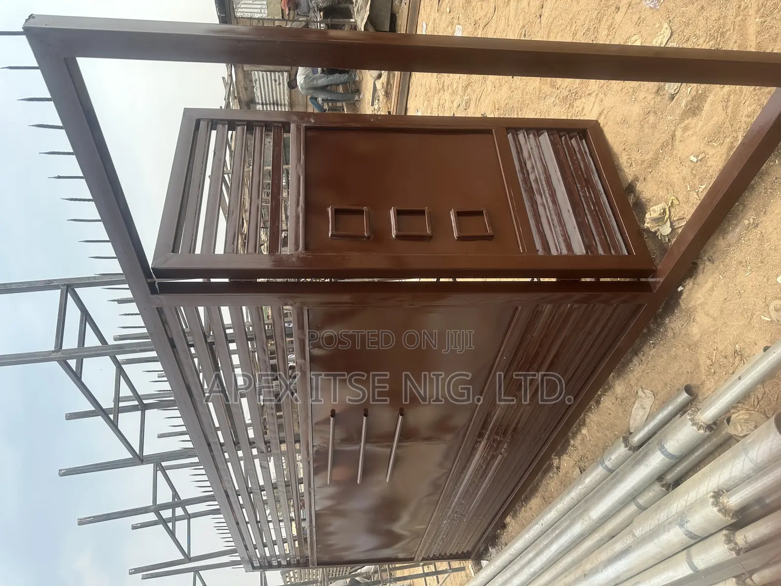 Metal Gate