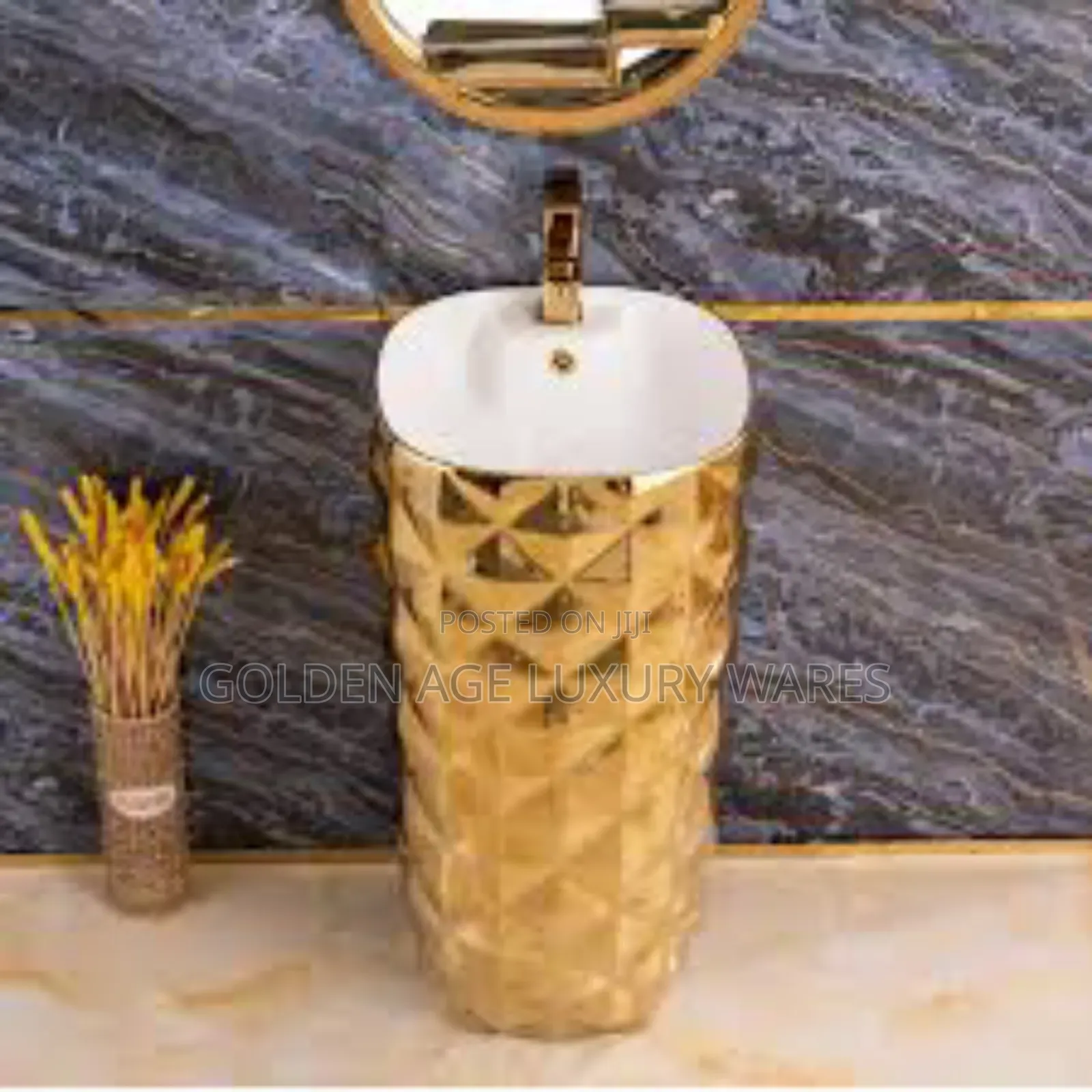 Diamond Body Gold Standing Basin