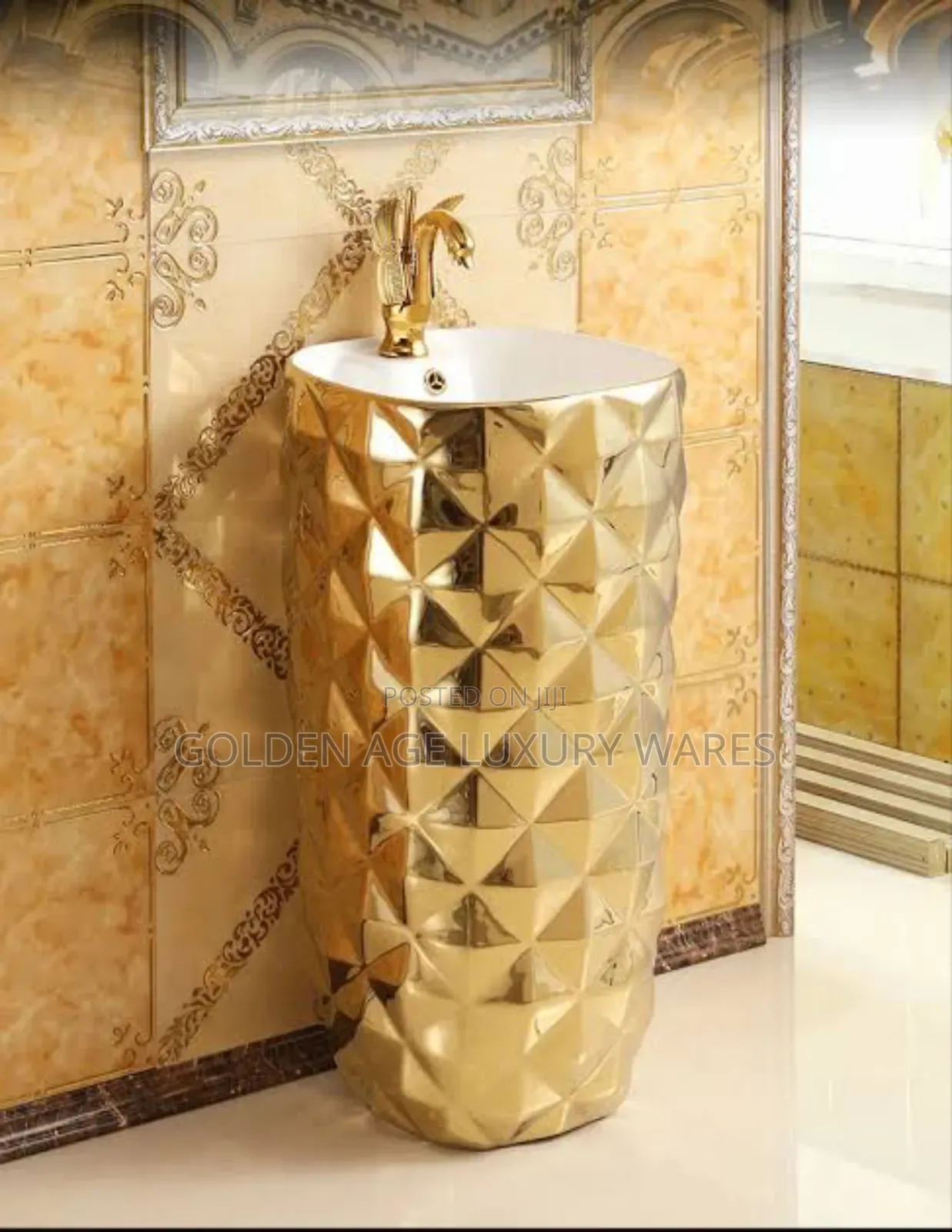 Diamond Body Gold Standing Basin