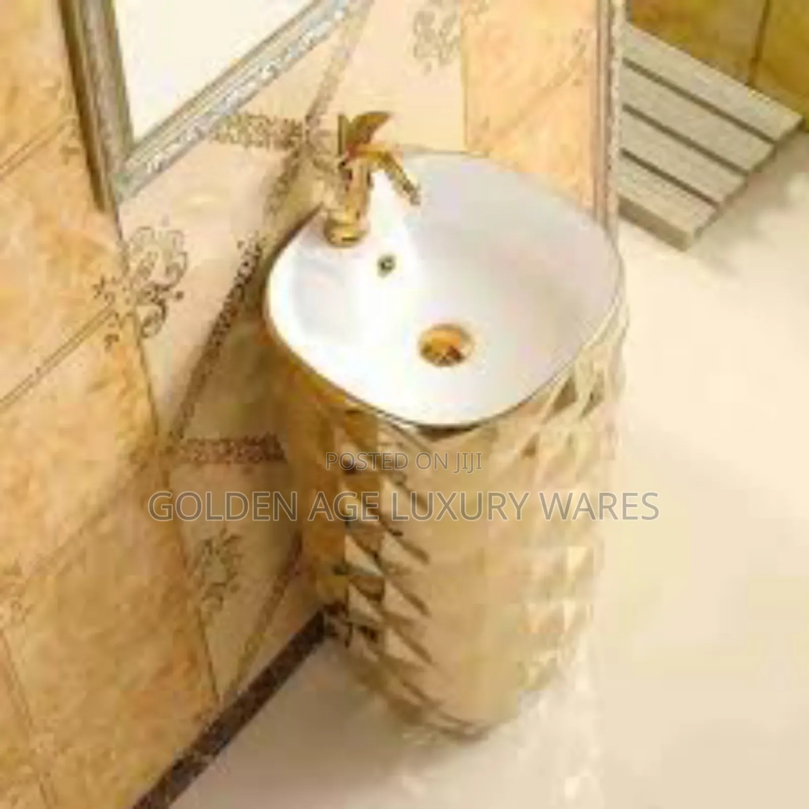 Diamond Body Gold Standing Basin