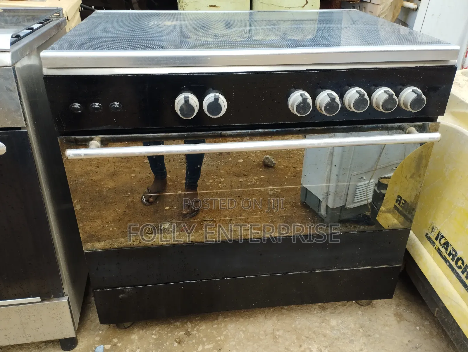 Five Burners Gas Cooker With Oven and Grill.