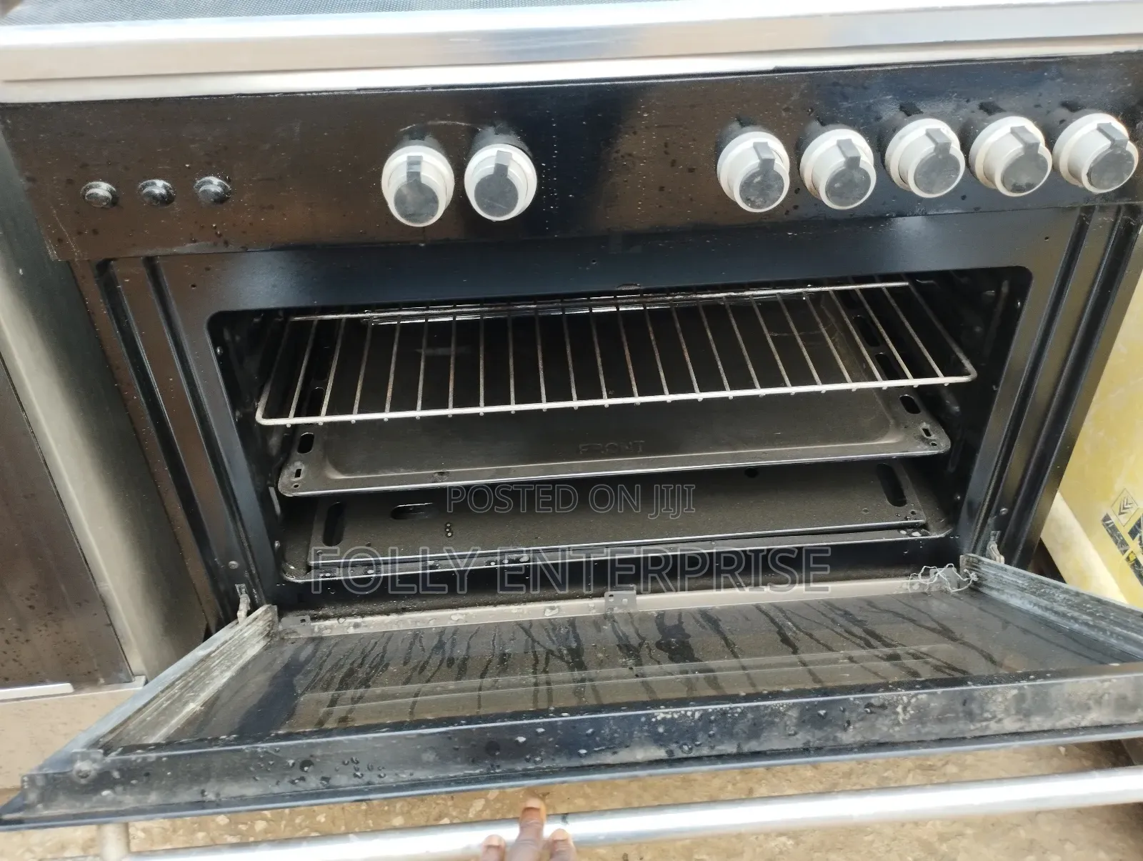 Five Burners Gas Cooker With Oven and Grill.
