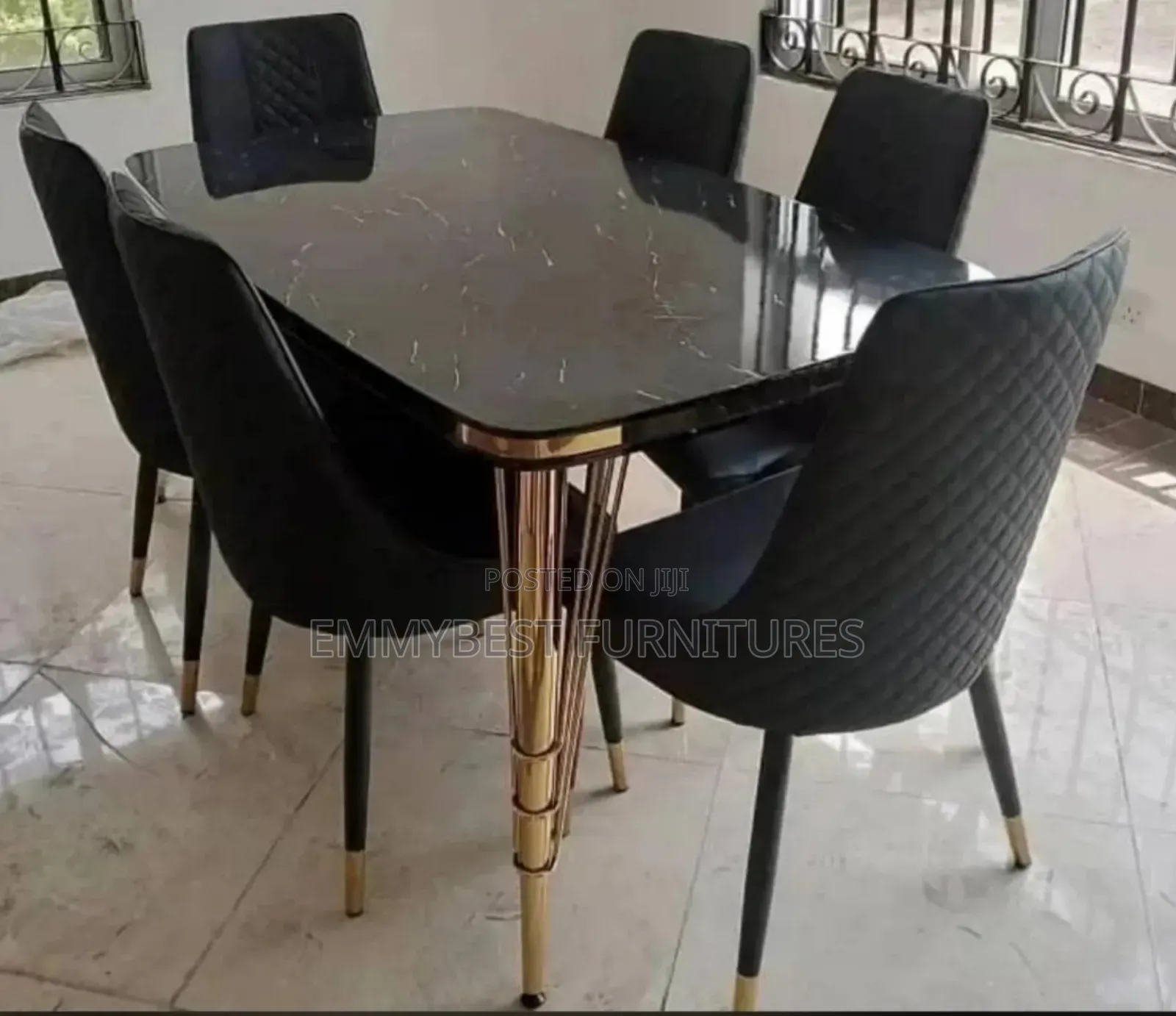 Classic Design, Dinning With Chairs.
