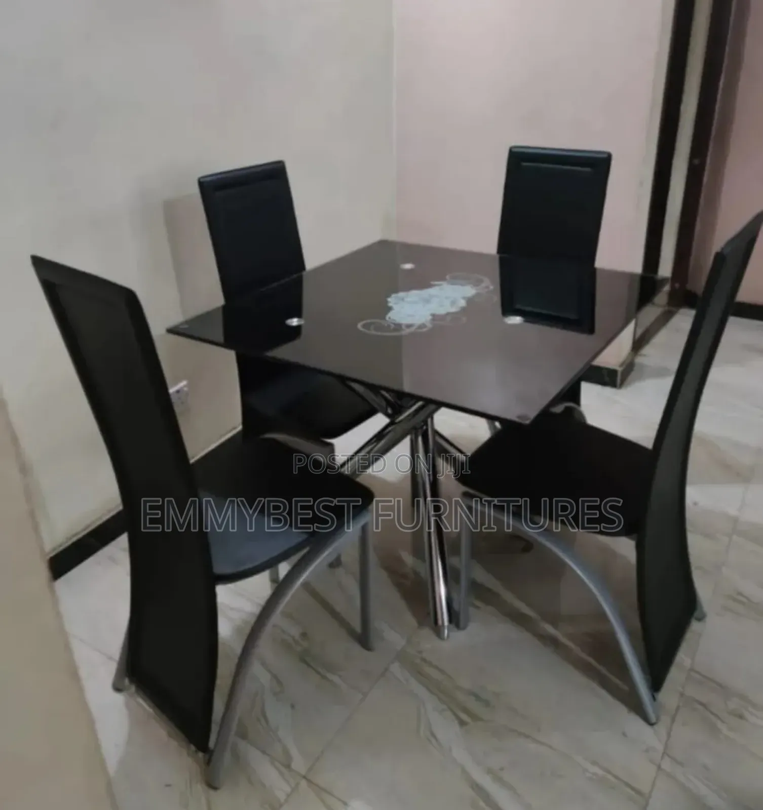Portable Glass Dinning Set.