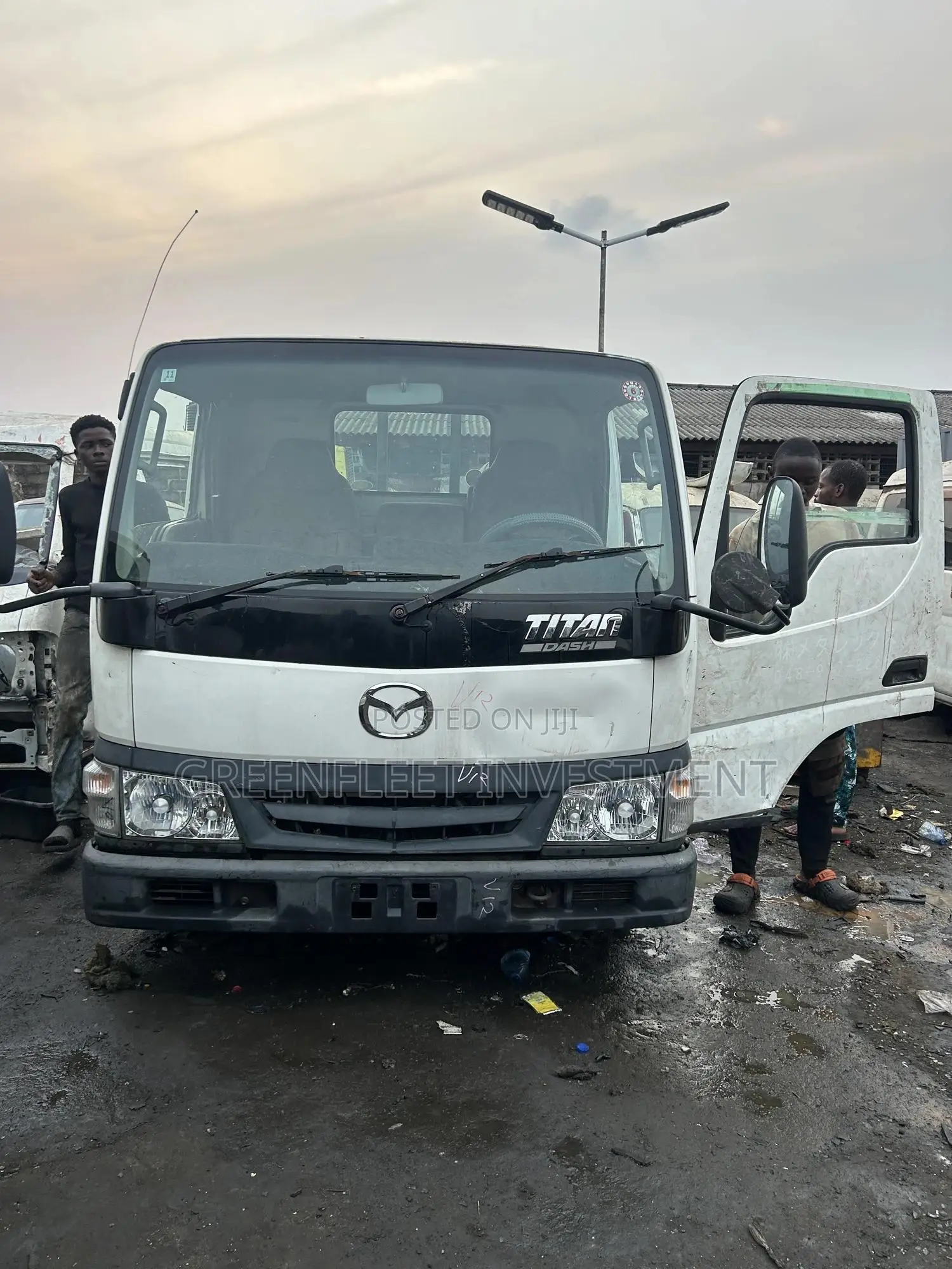 Titan Dash Manual Truck