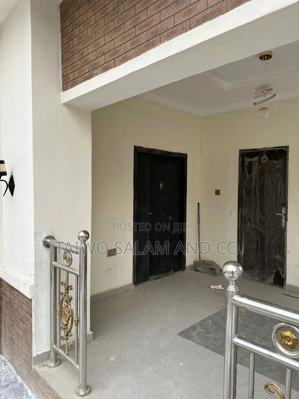 4bdrm Duplex in Alalubosa for sale