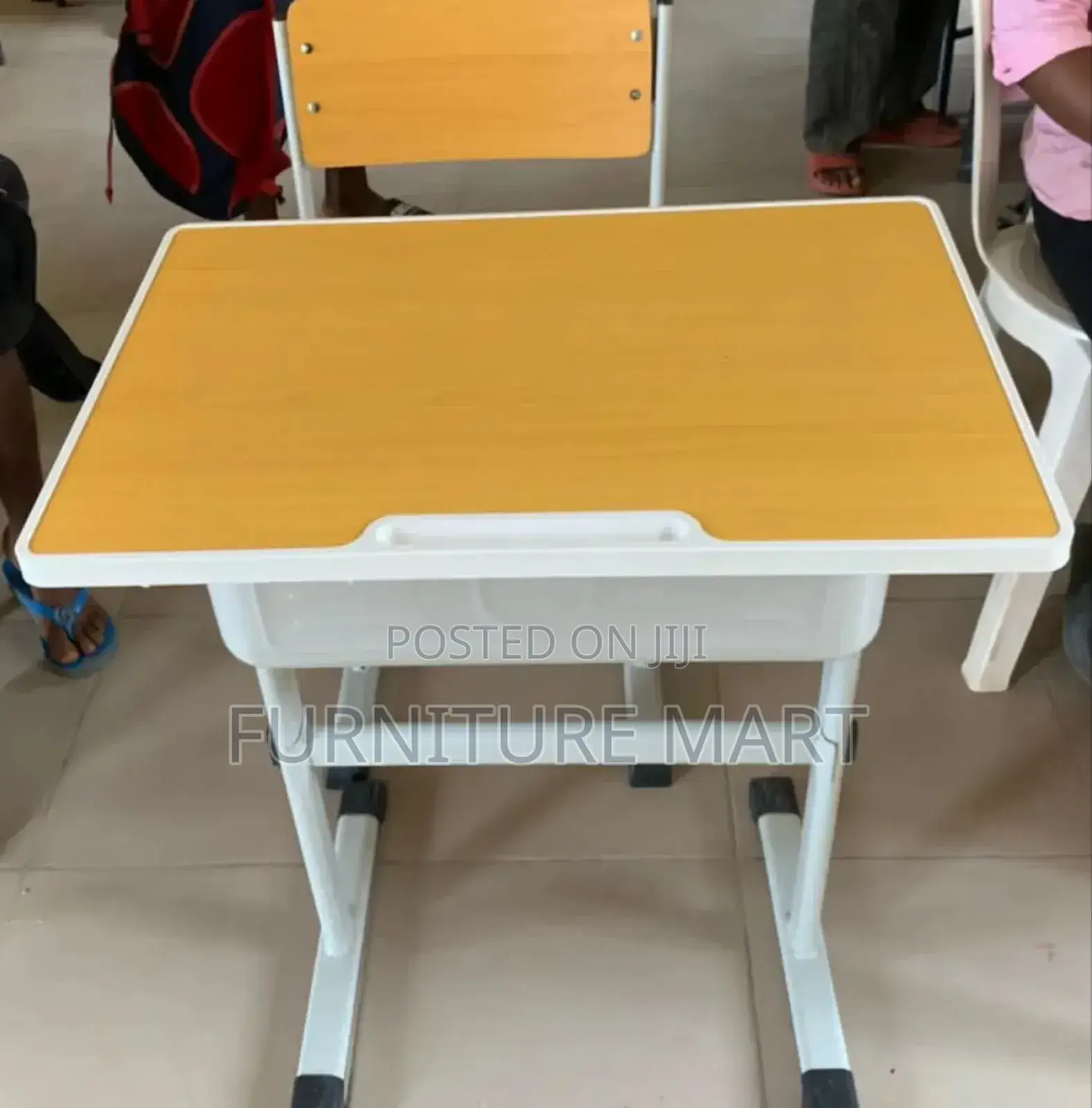 Adjustable Legs Student Table and Chairs
