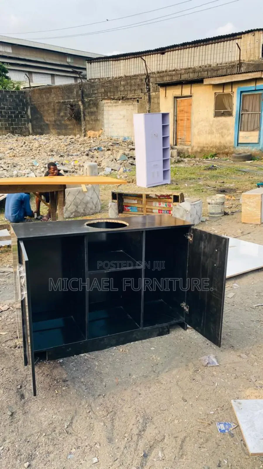 Well Crafted High Quality 4x3 TV Stand
