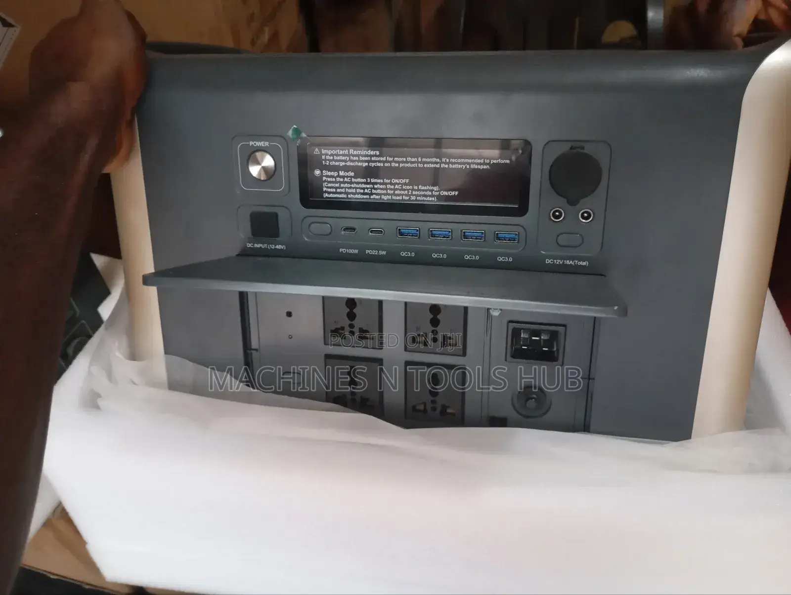 Apower 2000 Portable Power Station / Solar Generator