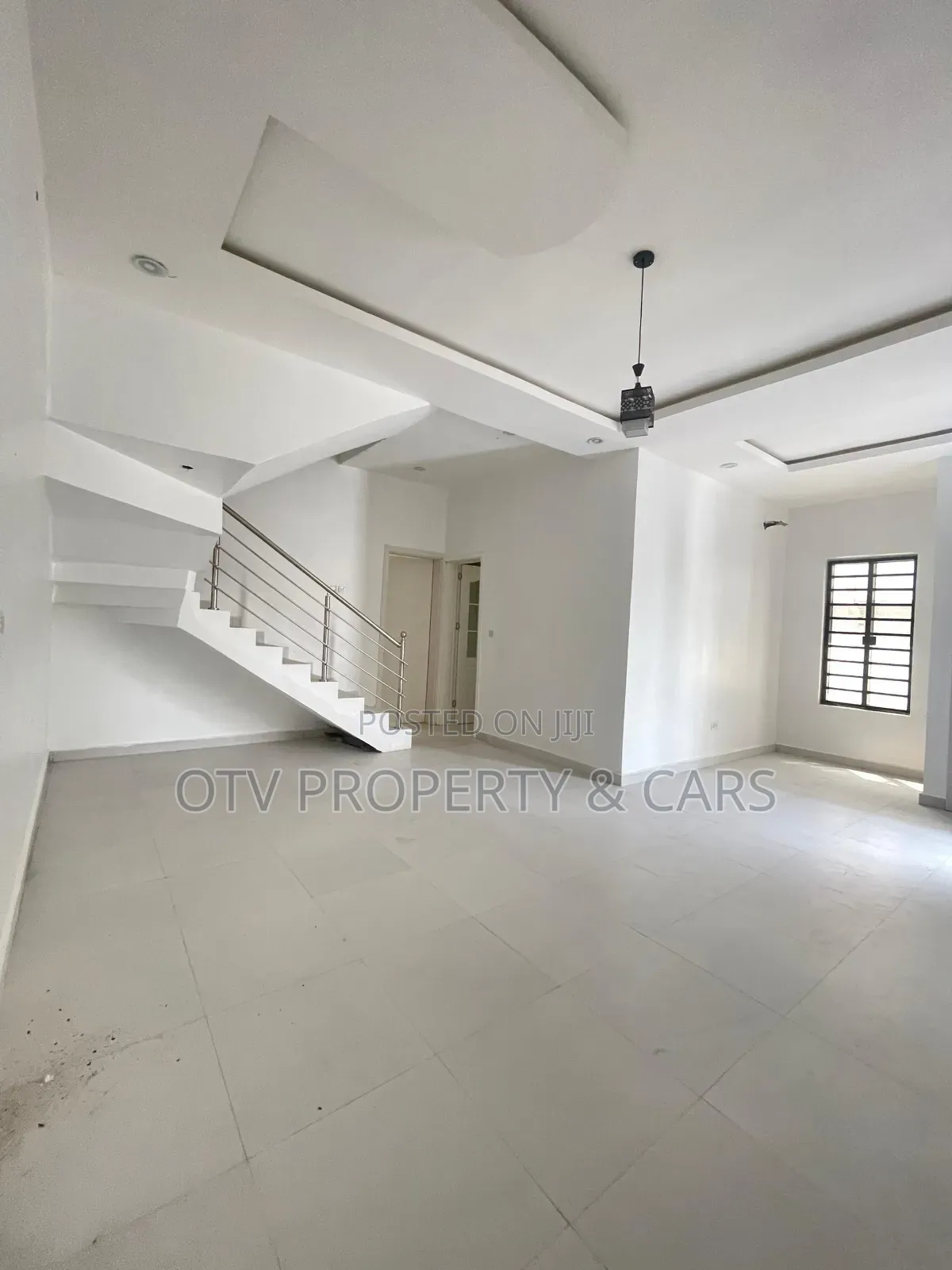 Furnished 5bdrm Duplex in Chevron for sale