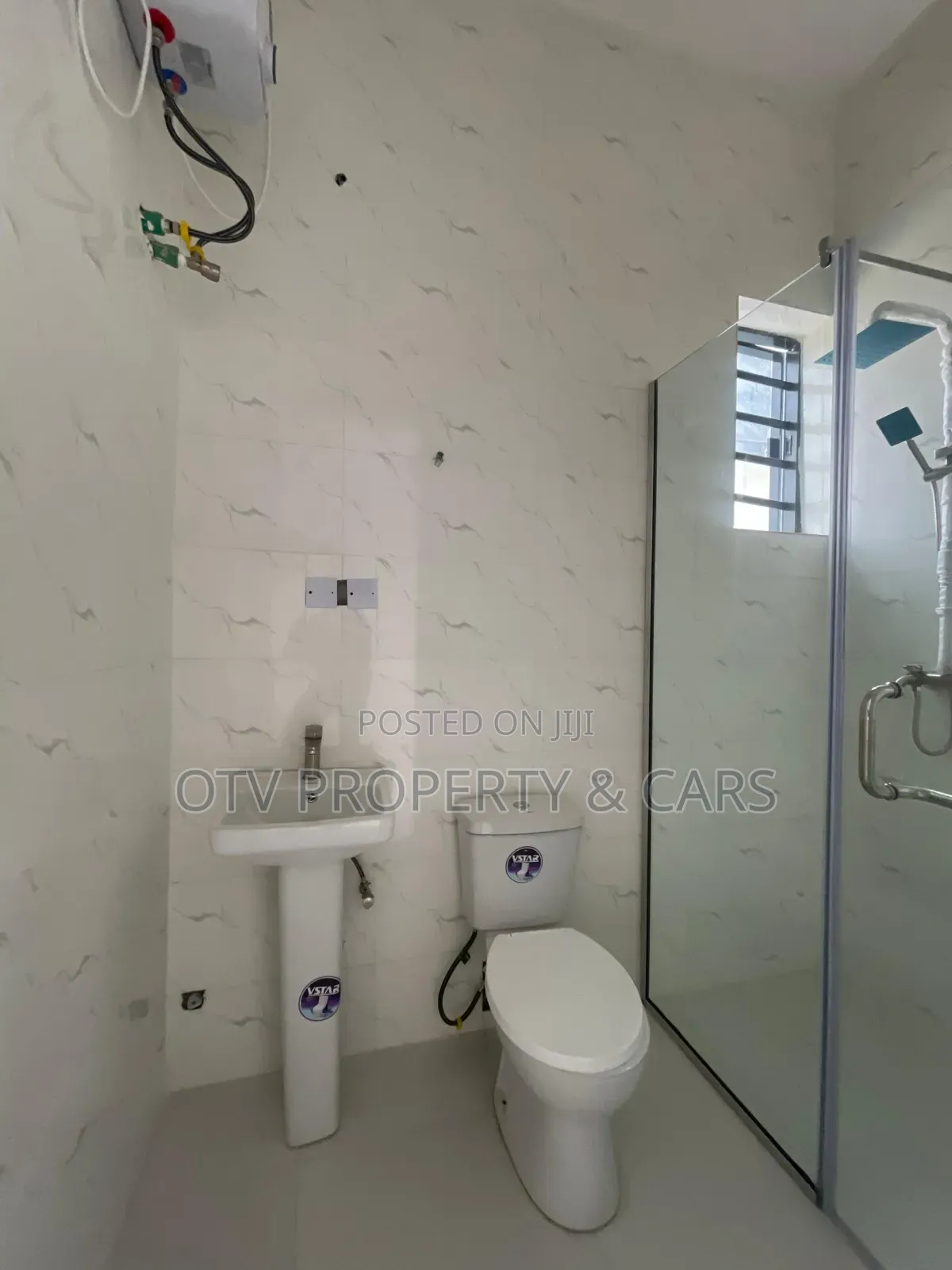 Furnished 5bdrm Duplex in Chevron for sale