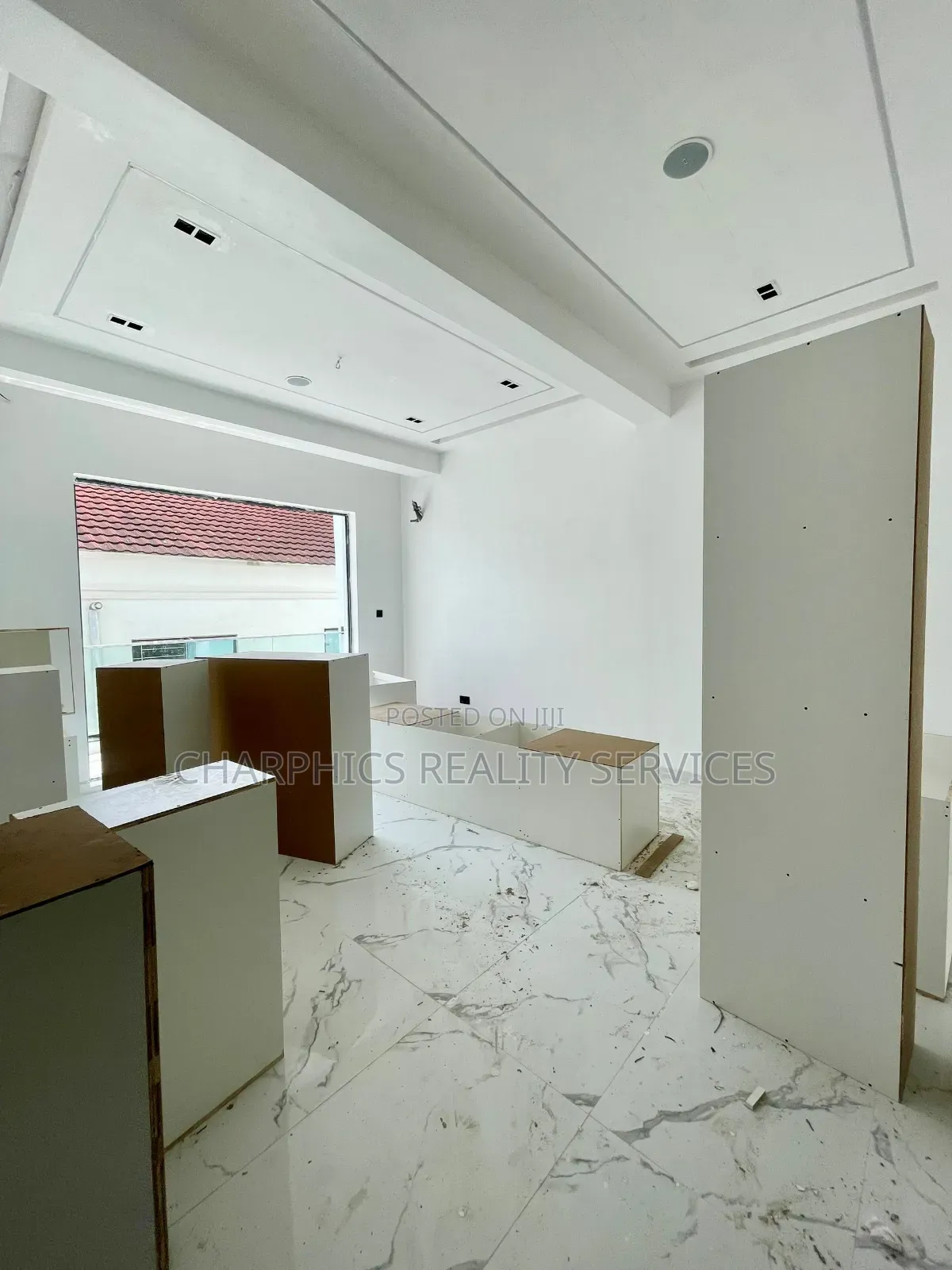 3bdrm Apartment in Lekki Phase 1 for sale