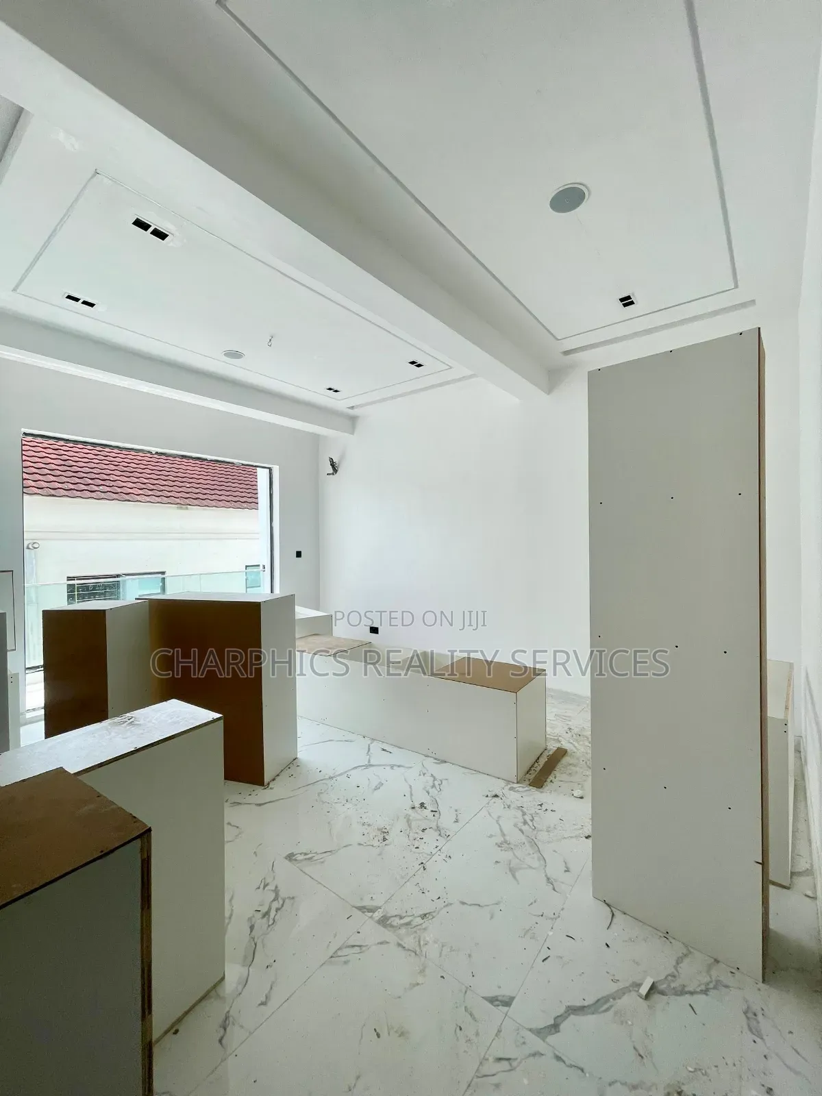 3bdrm Apartment in Lekki Phase 1 for sale