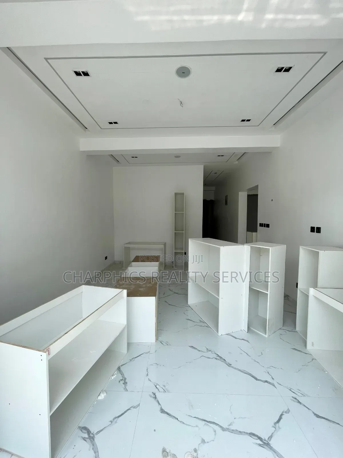 3bdrm Apartment in Lekki Phase 1 for sale