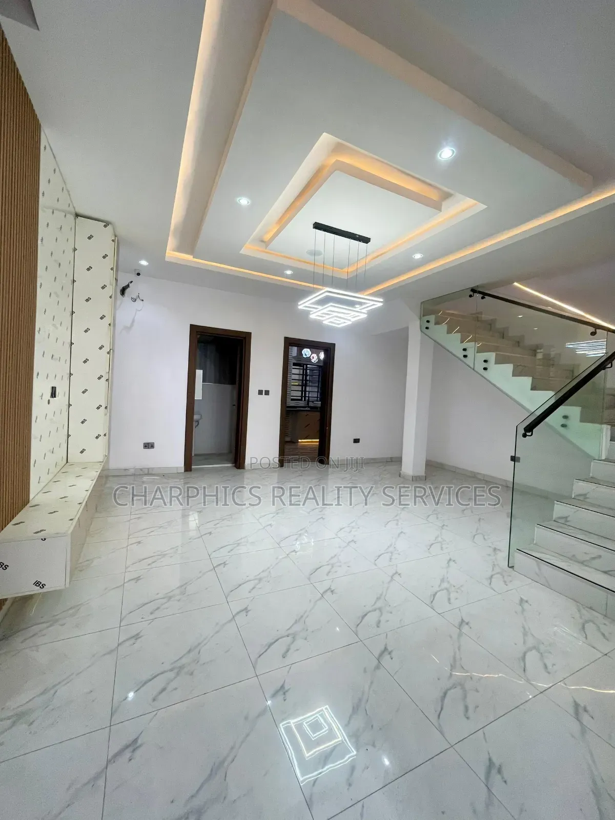 4bdrm Duplex in Chevron for sale