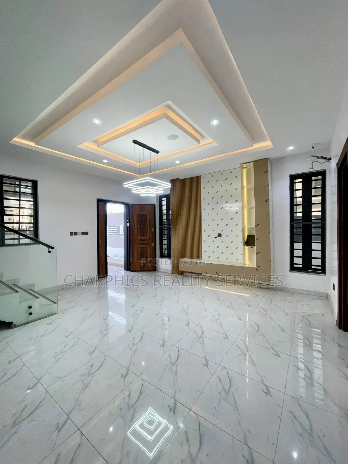 4bdrm Duplex in Chevron for sale