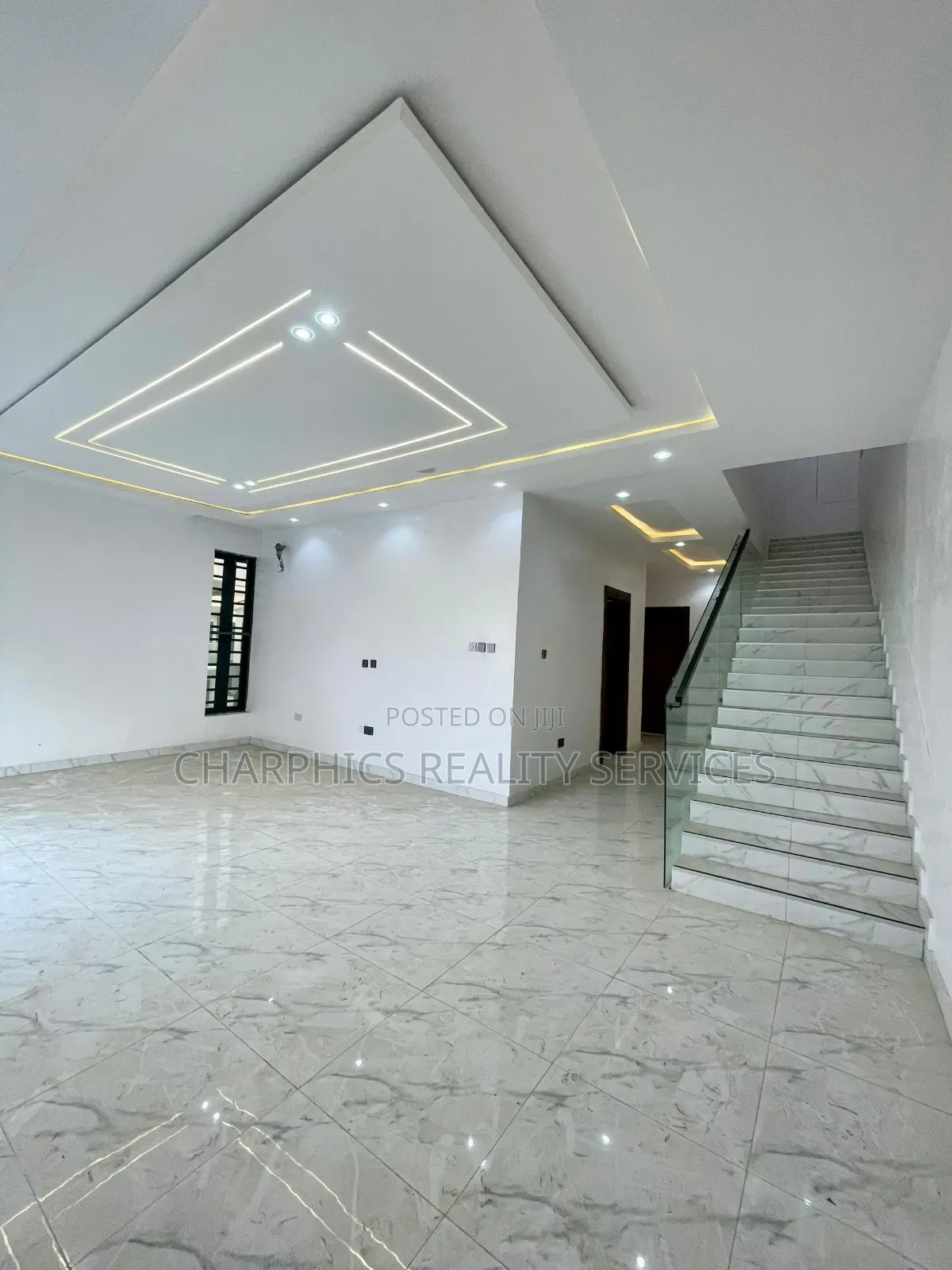 4bdrm Duplex in Chevron for sale