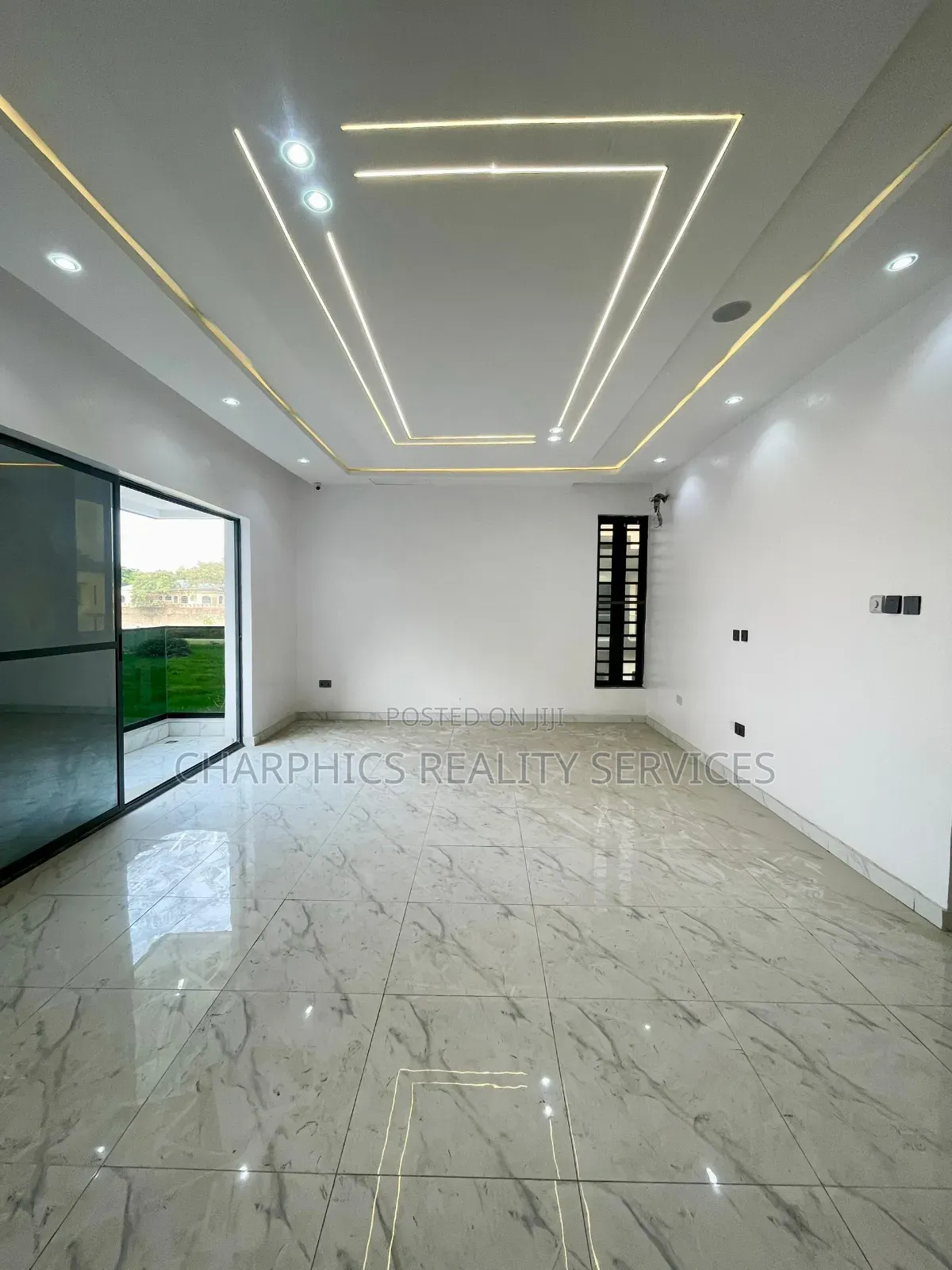 4bdrm Duplex in Chevron for sale