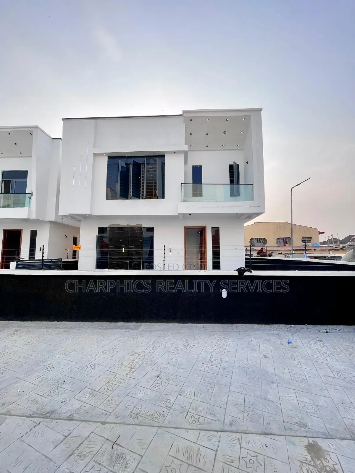 4bdrm Duplex in Idado for sale
