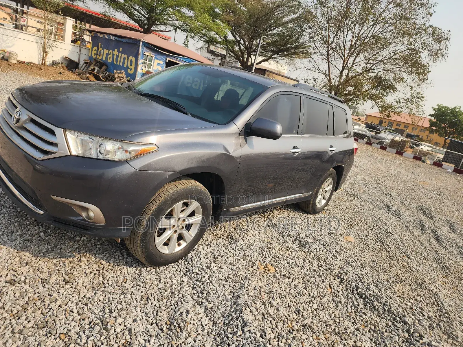 Toyota Highlander SE 2011 Gray