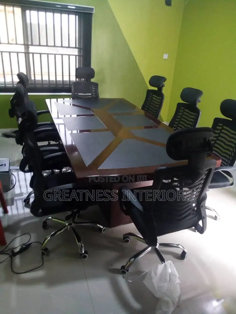 Classic Imported Padded Conference Table by 10