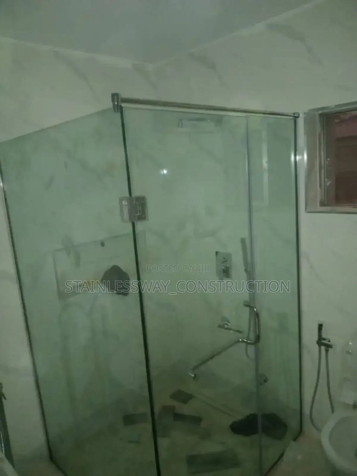 Aquaglassshowercubiclezonelux