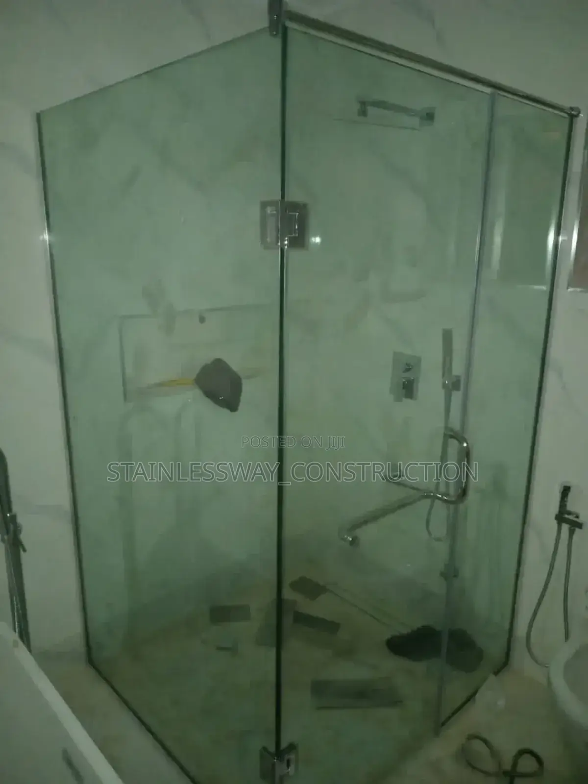 Aquaglassshowercubiclezonelux