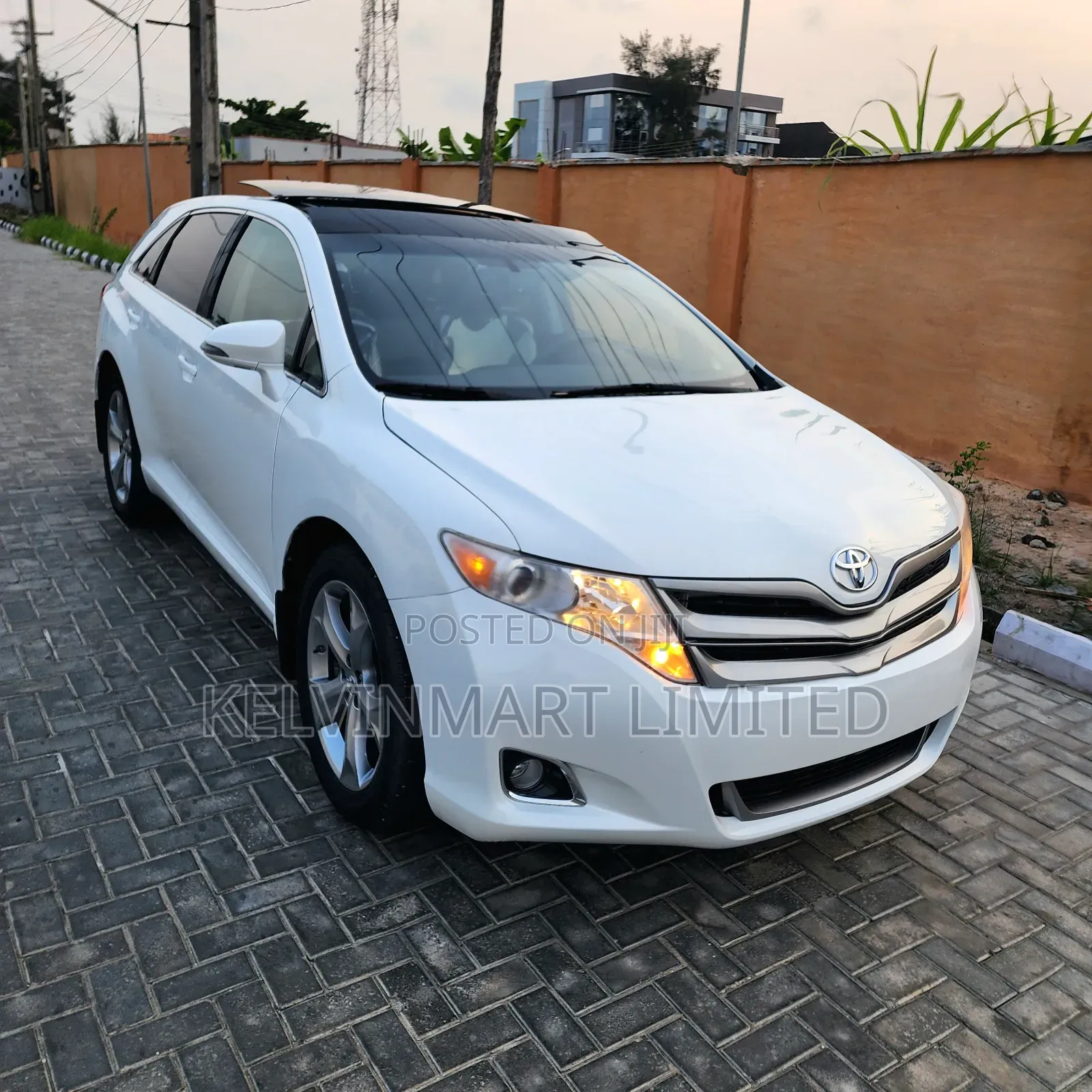 Toyota Venza XLE 4dr Wagon AWD (3.5L 6cyl 6A) 2015 White