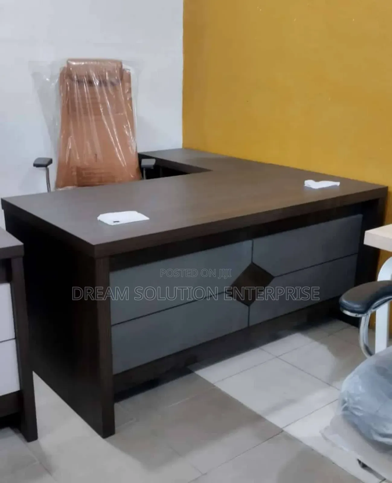 1.6 Executive Table for Boss