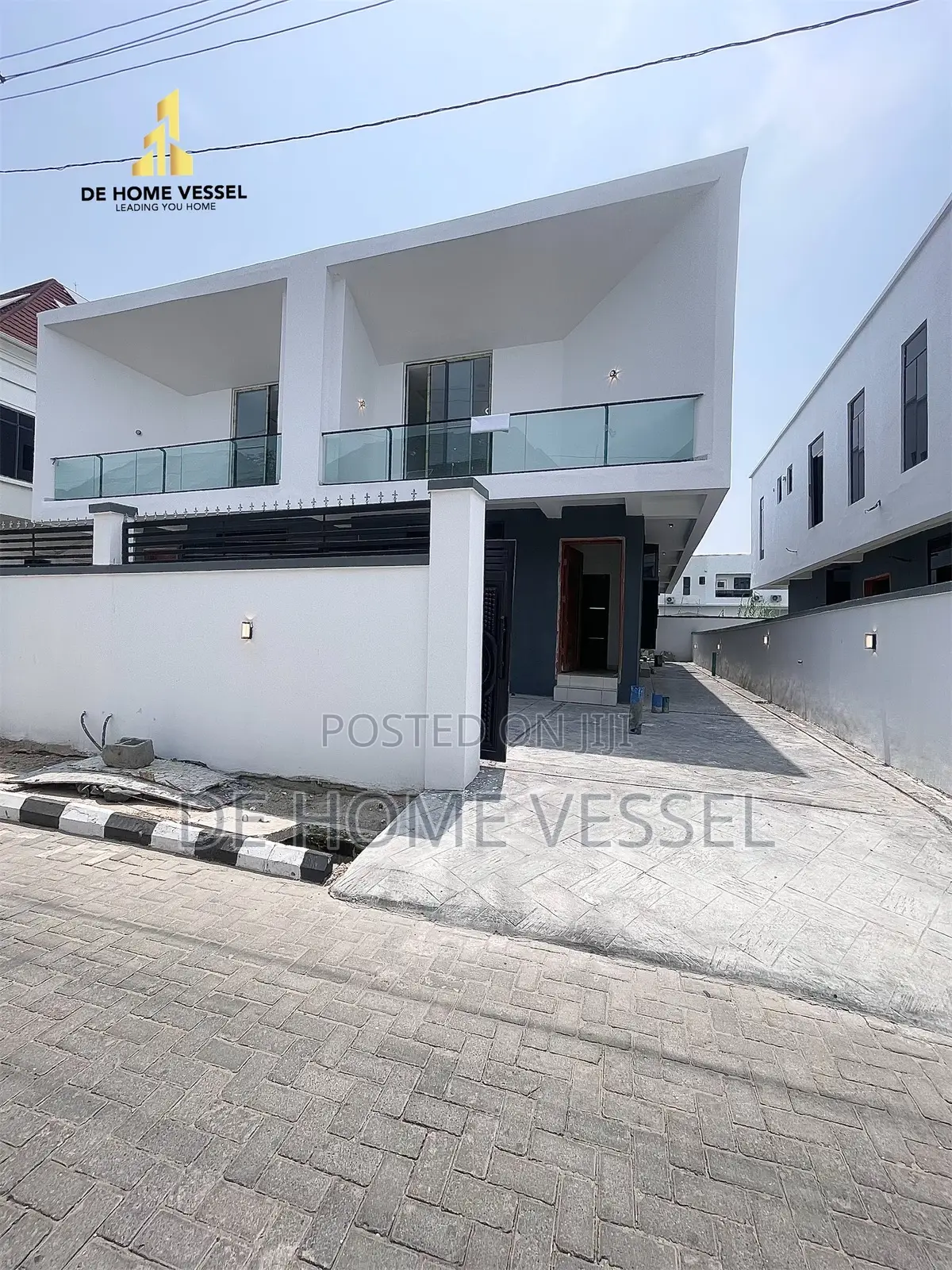 4bdrm Duplex in Chevron for sale