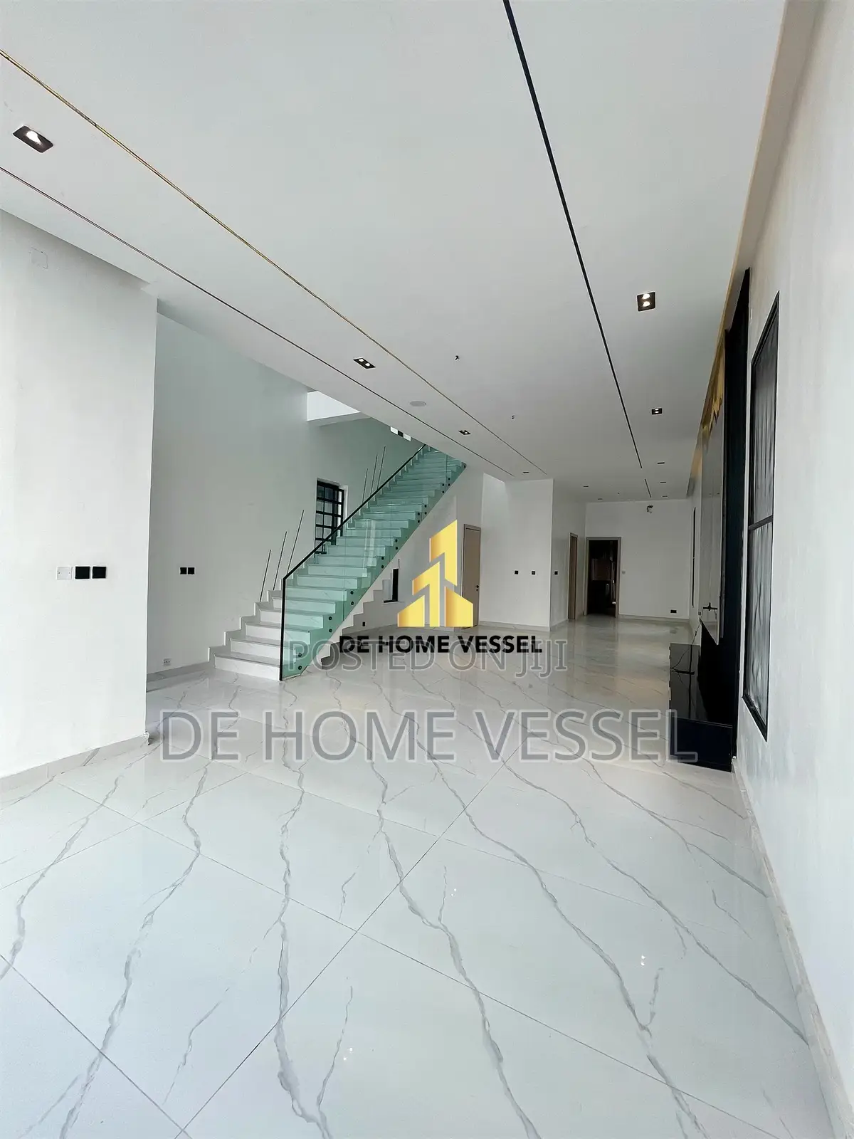 5bdrm Duplex in Ikota for sale