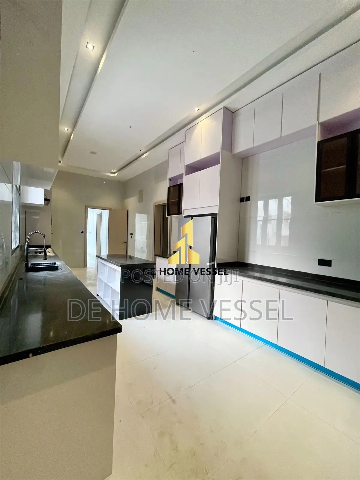 5bdrm Duplex in Ikota for sale