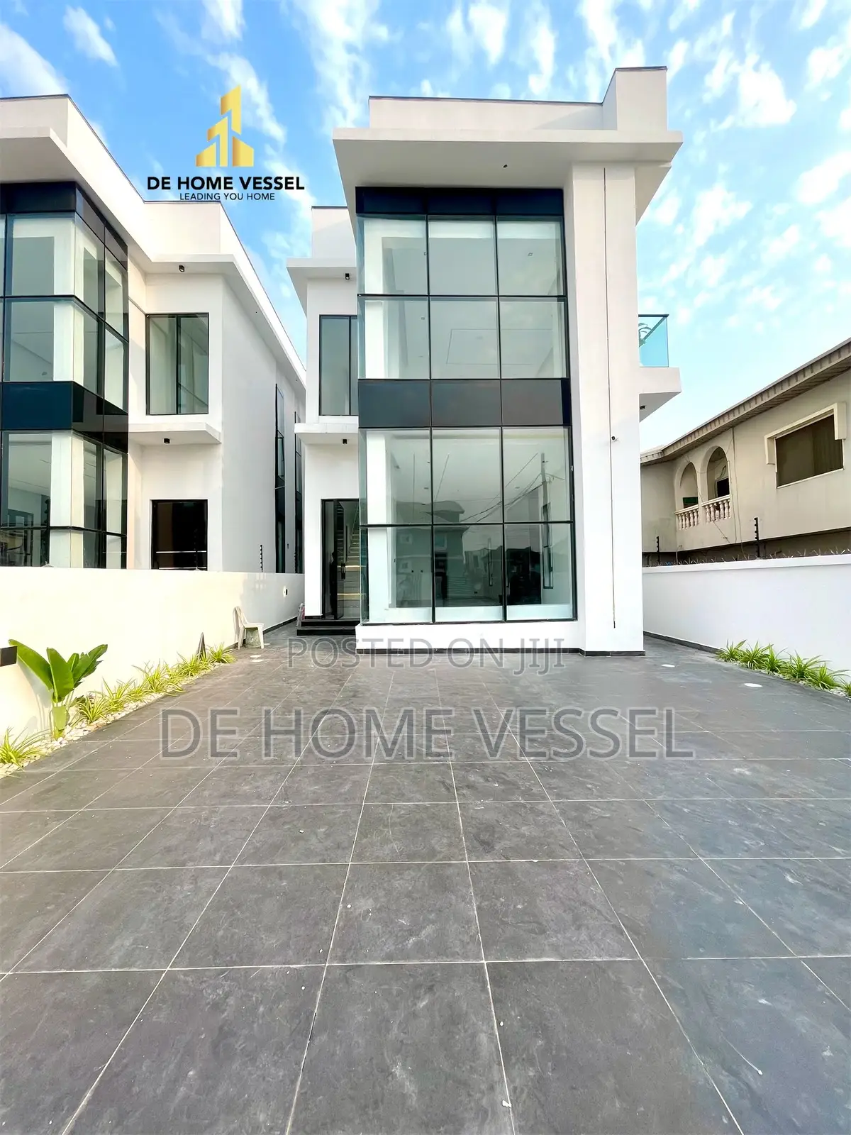 5bdrm Duplex in Ikota for sale