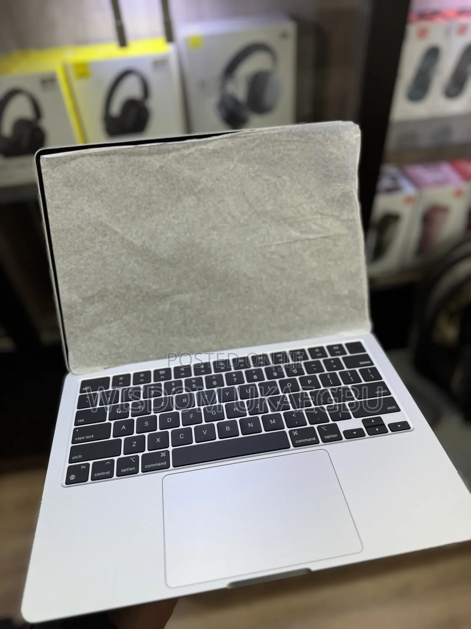 New Laptop Apple MacBook Air 2024 M3 13-Inch 16GB Apple M3 SSD 512GB