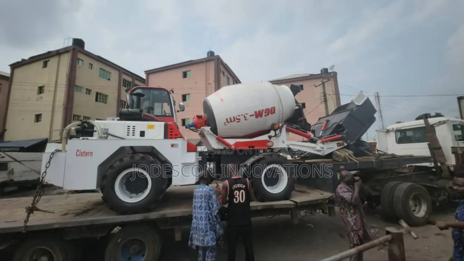 Self Load Mobile Mixer Truck 5.5 Meter Square