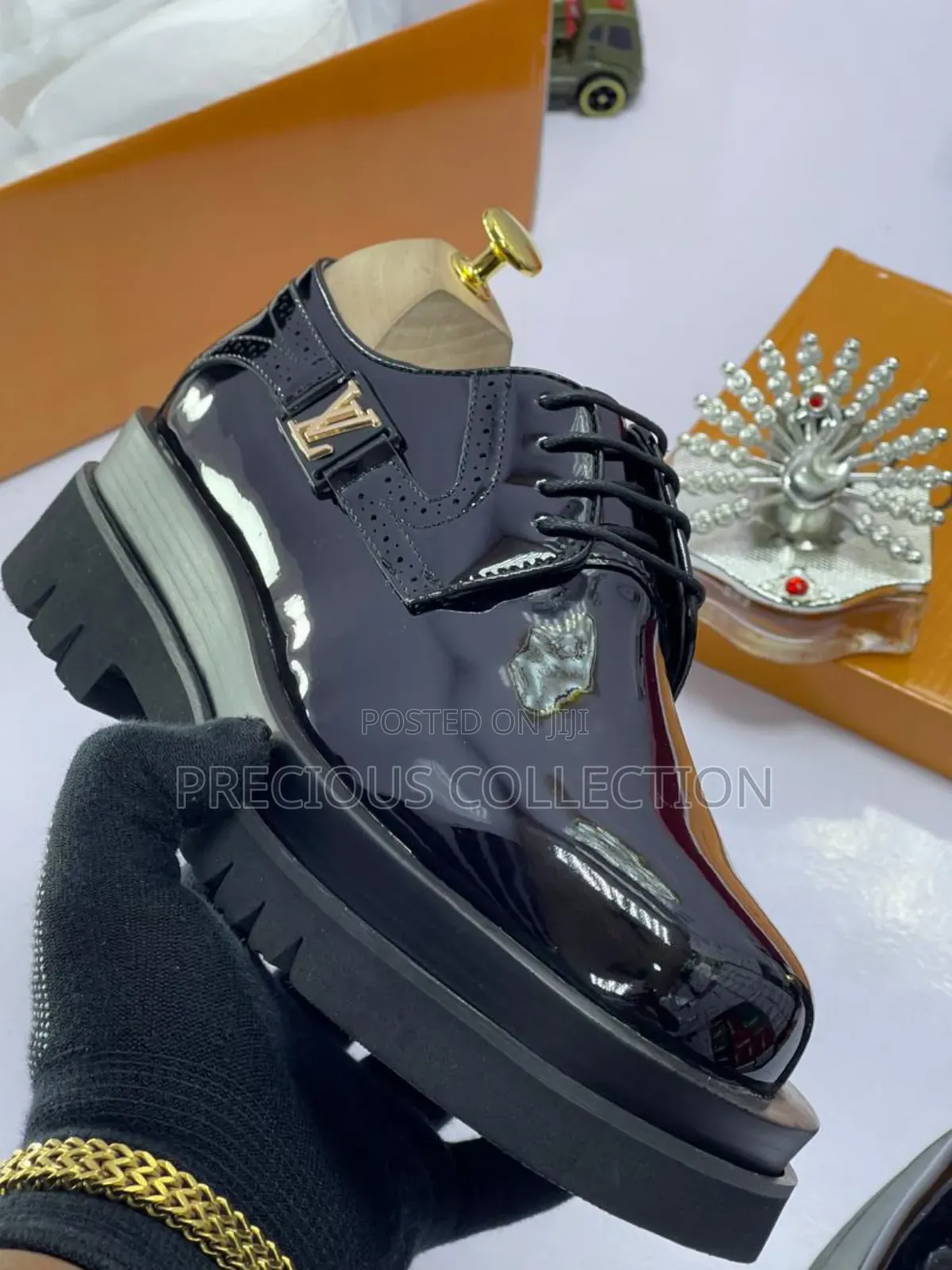 Loius Vuitton Lace Up Leather Shoe for Men