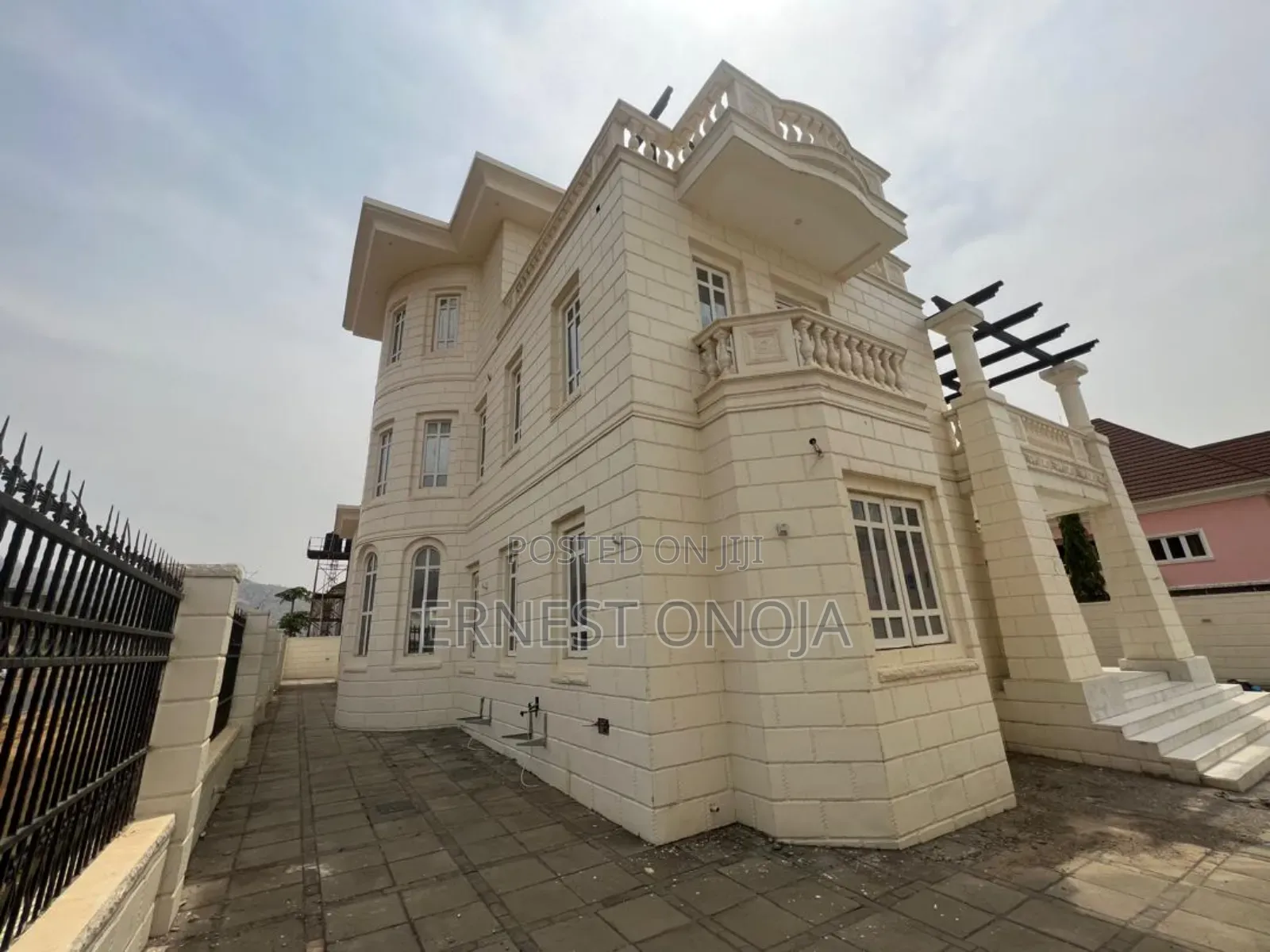 8bdrm Mansion in Katampe Extension for sale