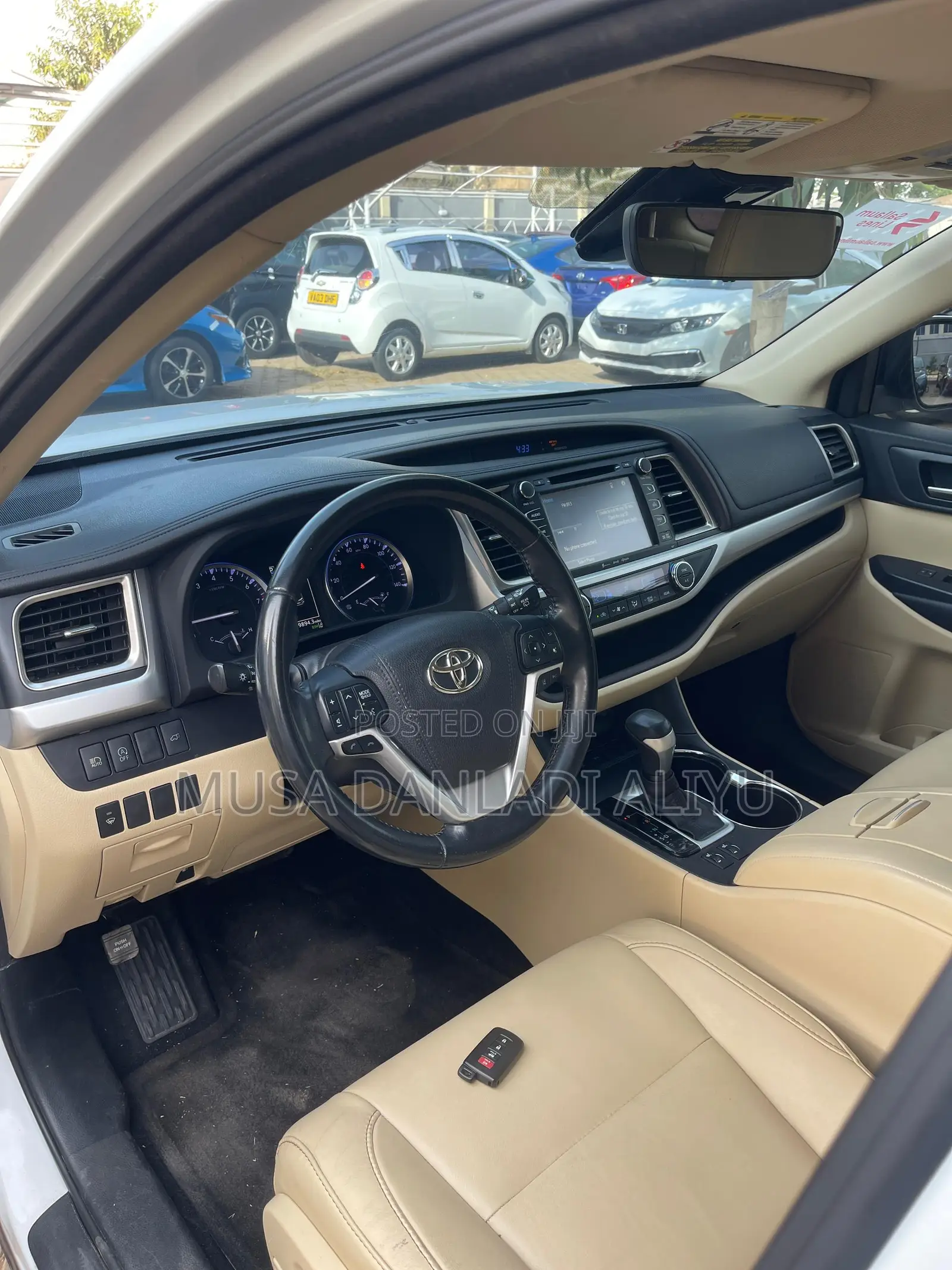 Toyota Highlander XLE 4x2 V6 (3.5L 6cyl 8A) 2018 White