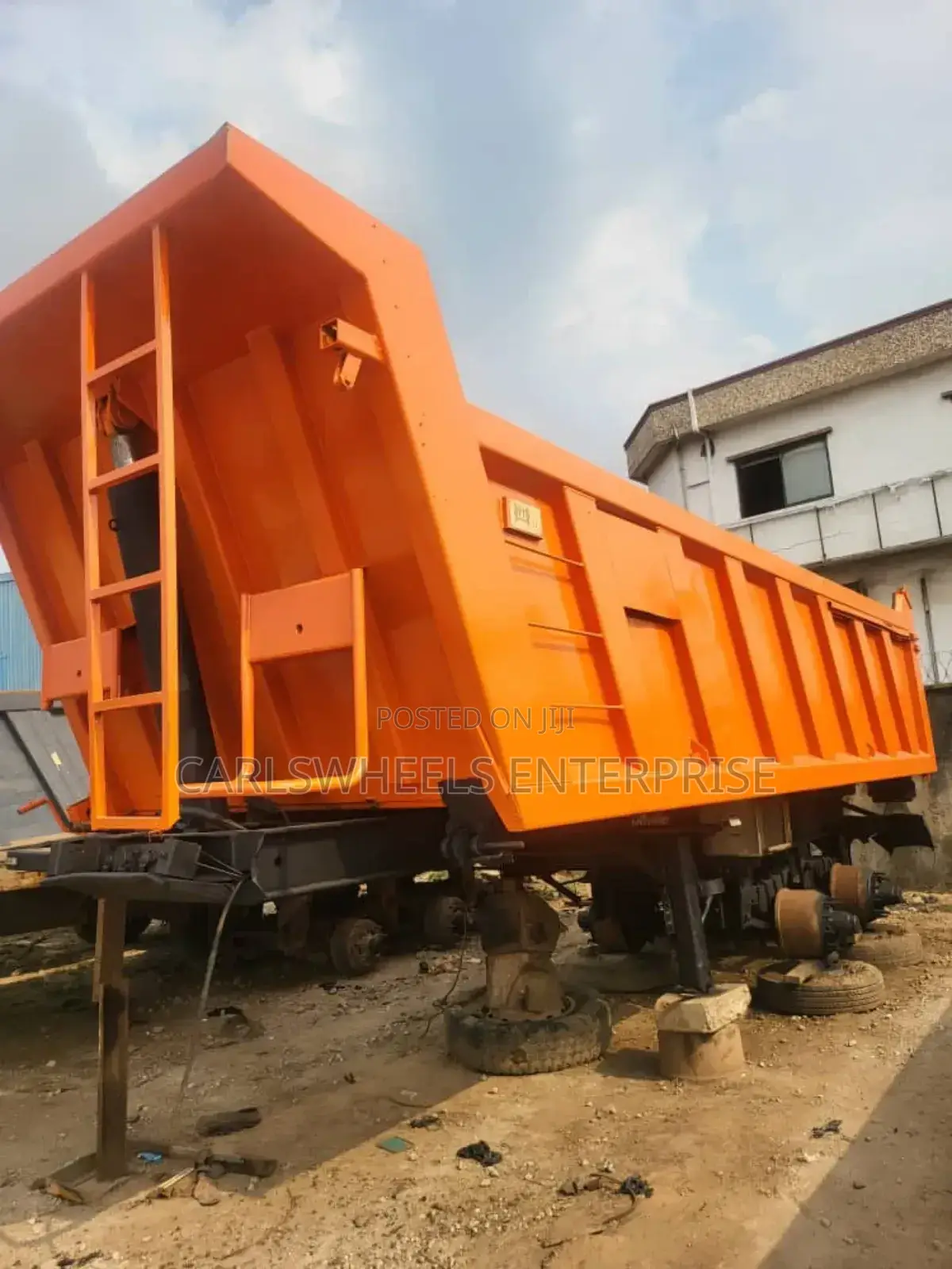 Trailers and Trucks Buckets