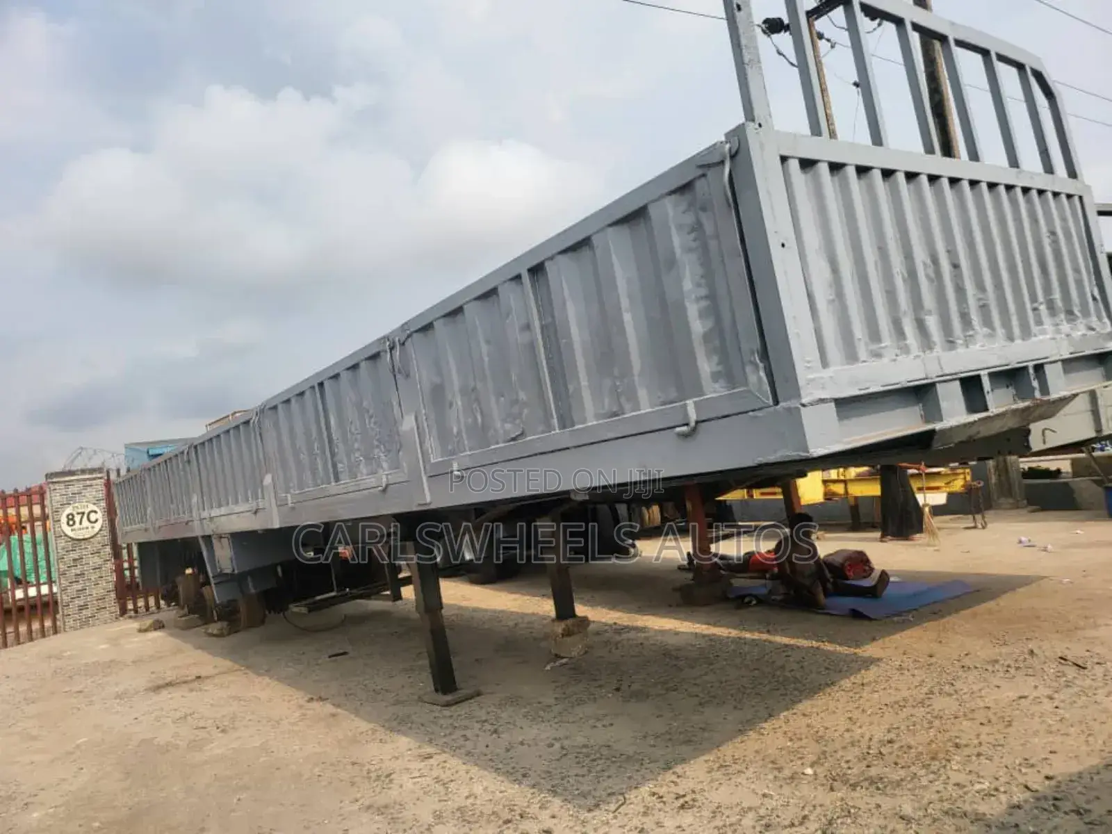 Trailers and Trucks Buckets