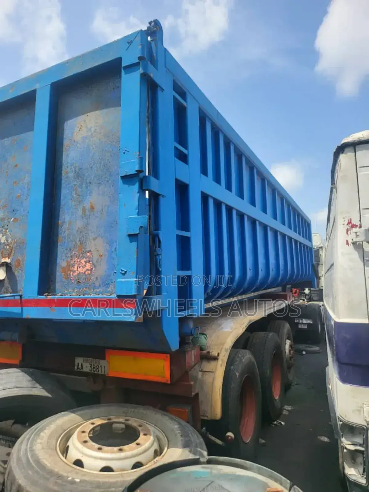 Trailers and Trucks Buckets