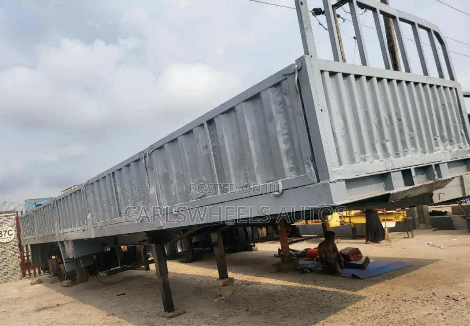 Trailers and Trucks Buckets