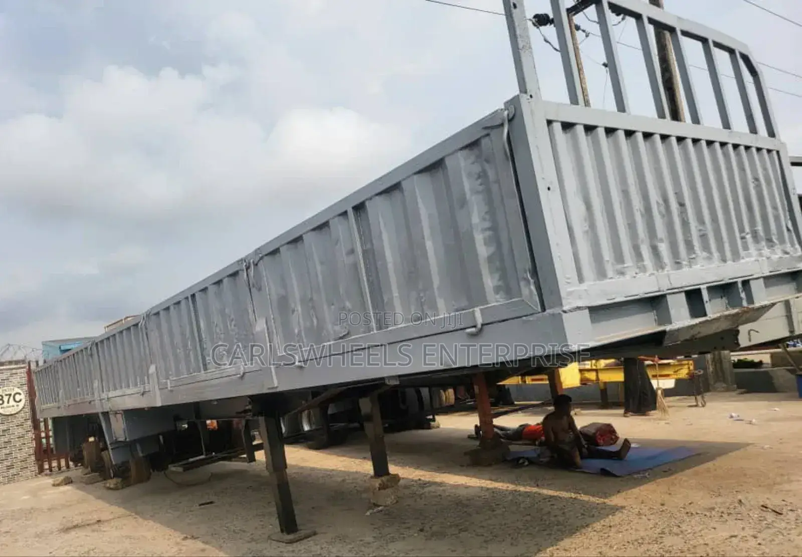 Trailers and Trucks Buckets