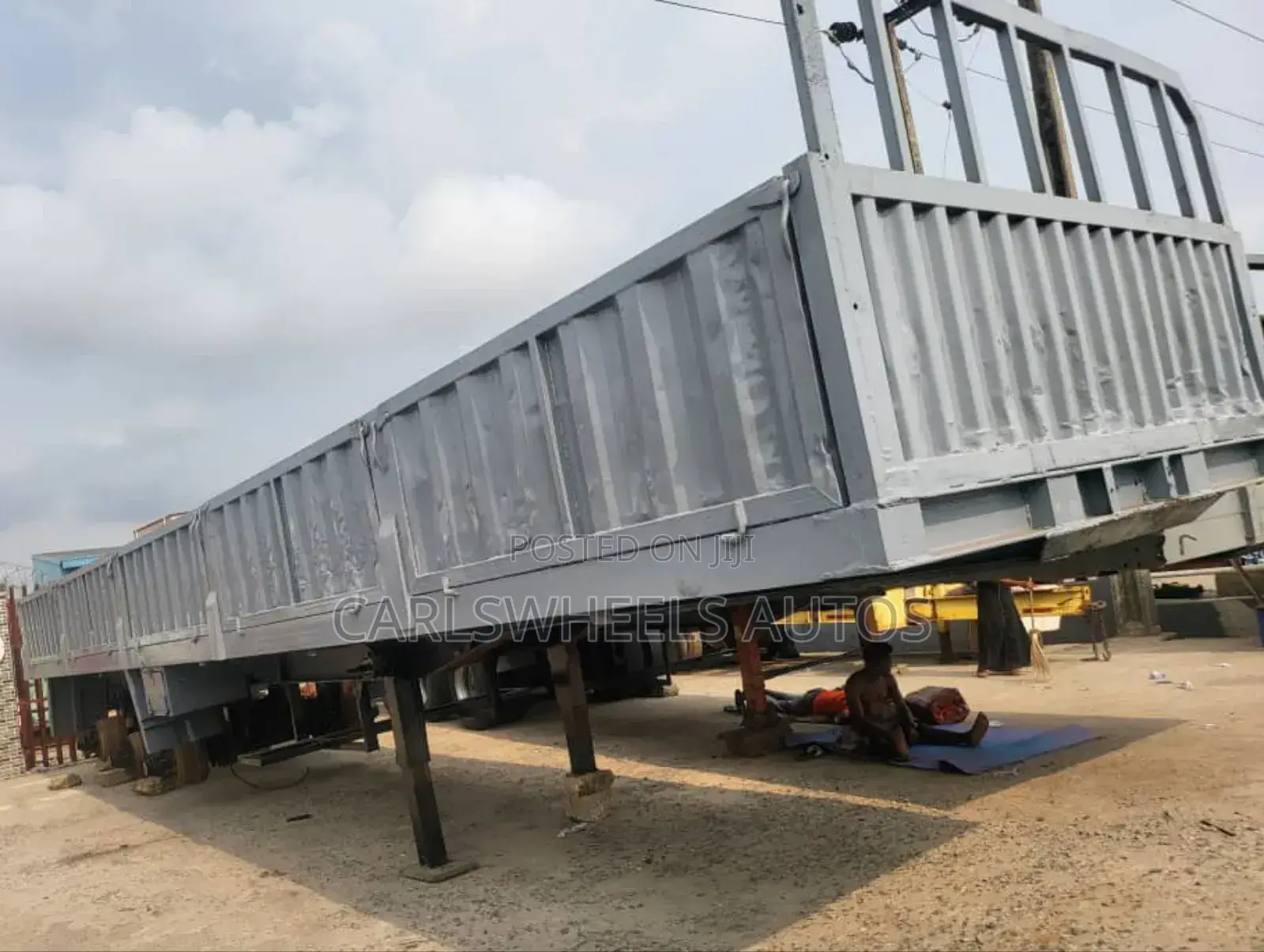 Trailers and Trucks Buckets