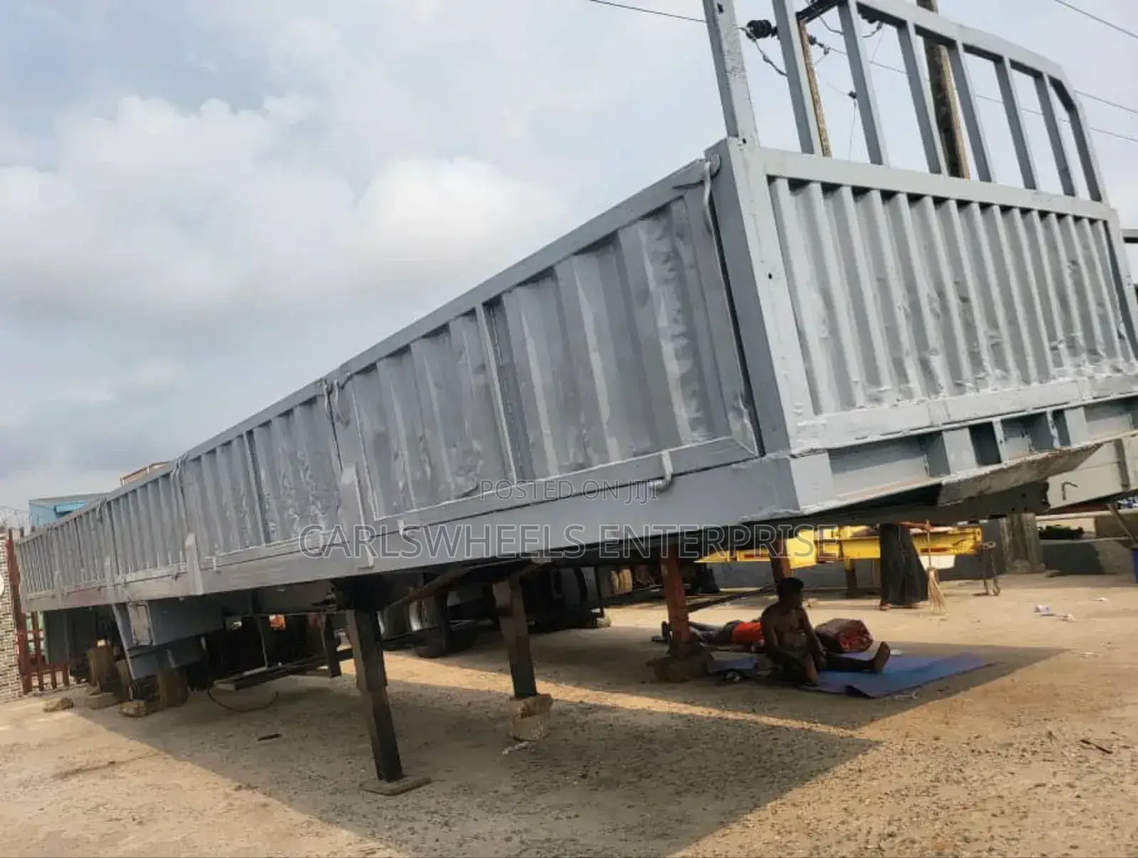 Trailers and Trucks Buckets