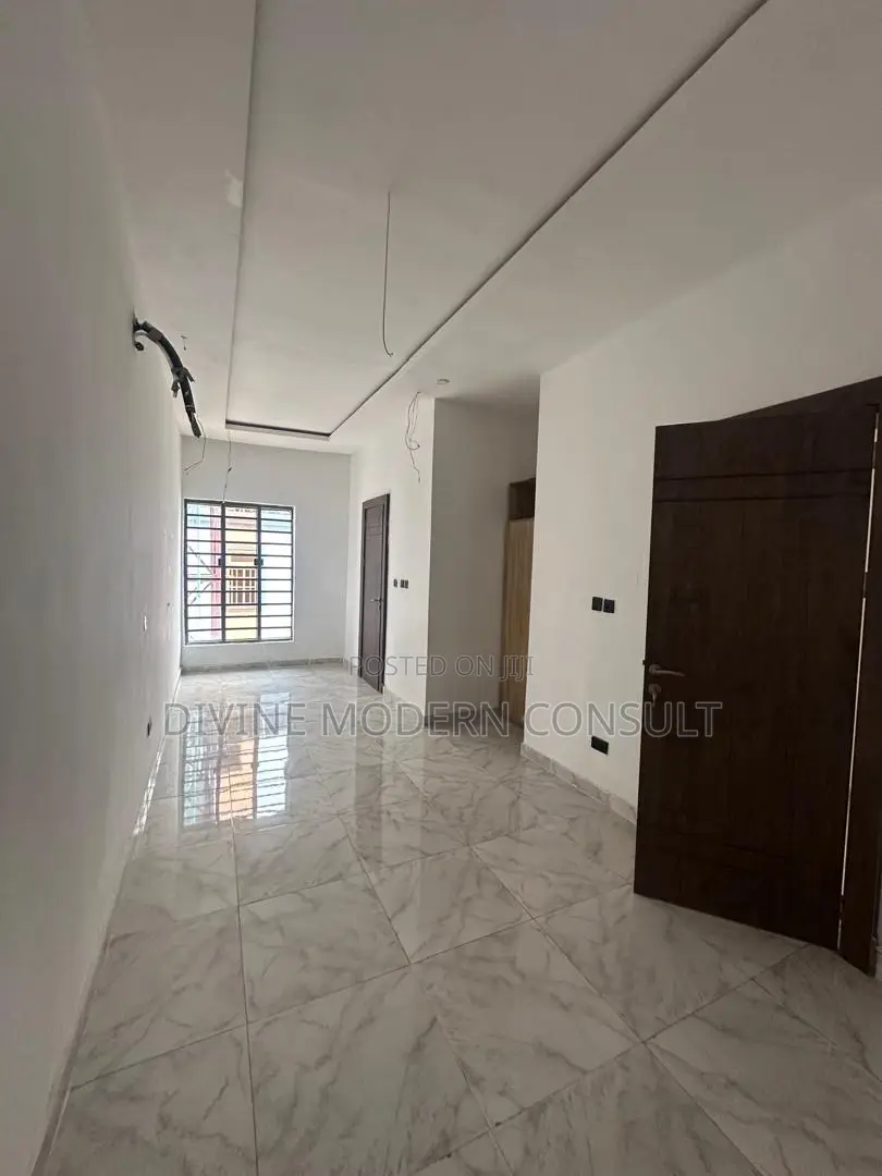 5bdrm Duplex in Private, Osapa london for sale