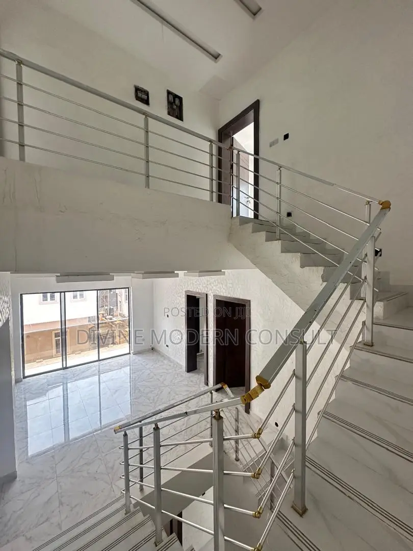 5bdrm Duplex in Private, Osapa london for sale