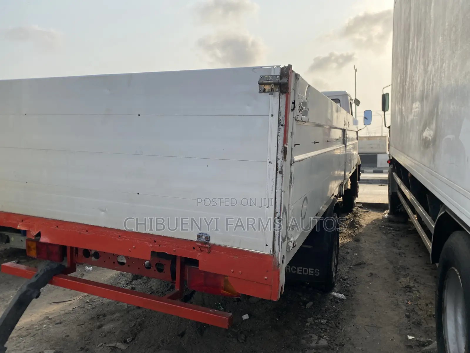 Mecedeces 1117 Pickup Truck (15-Tons)