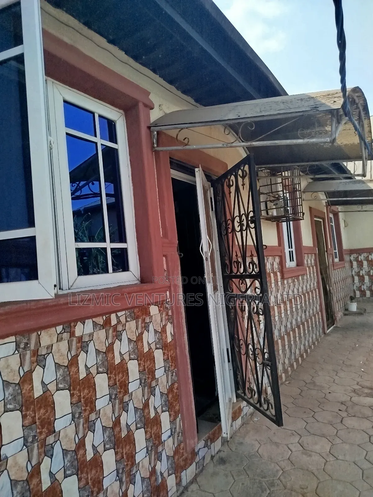 Service Apartment Tolet