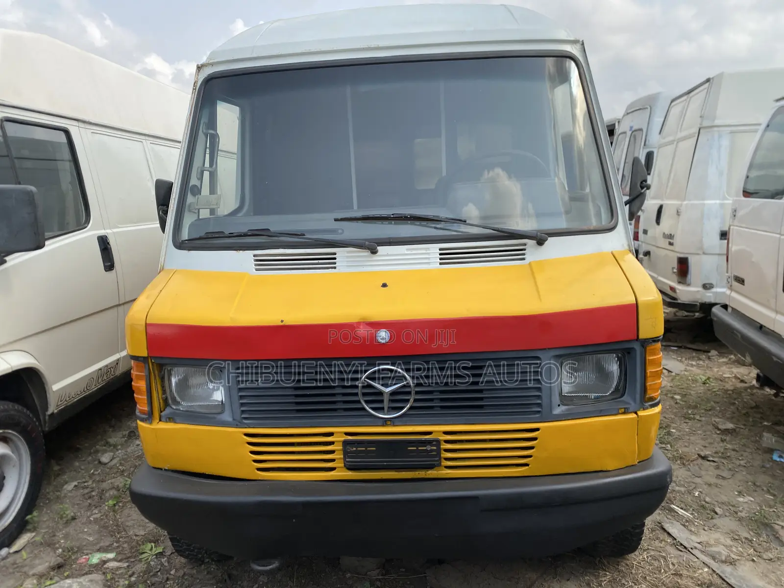 Mercedes-Benz T1/TN 1999 Yellow
